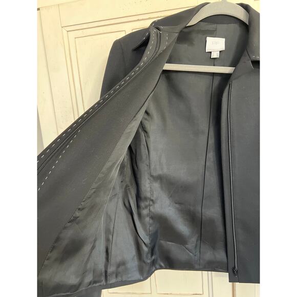Paola Frani size 8 black zip up jacket or blazer with white stitching detail - Picture 6 of 6